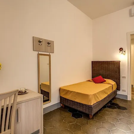 Pensión Feronia 3*
